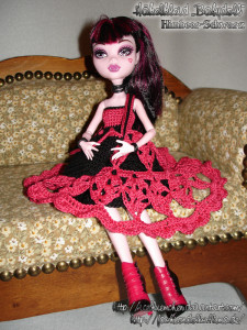 Draculaura’s Babydoll Schuloutfit - Bild 01